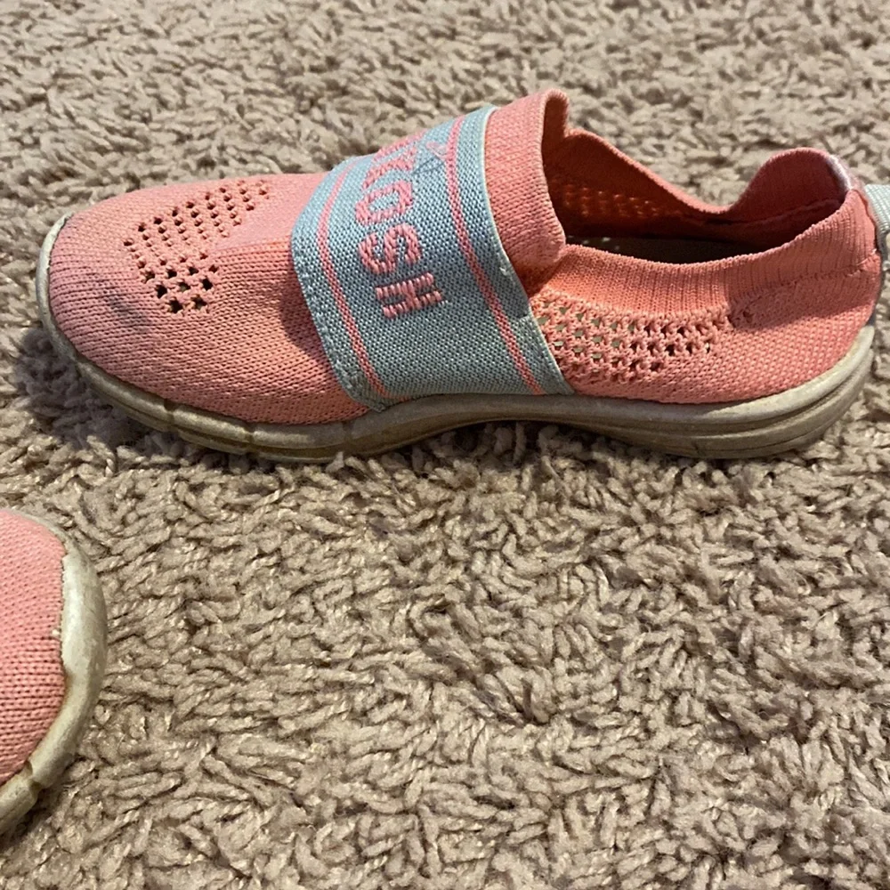 OshKosh water shoes pink coral gray size 9